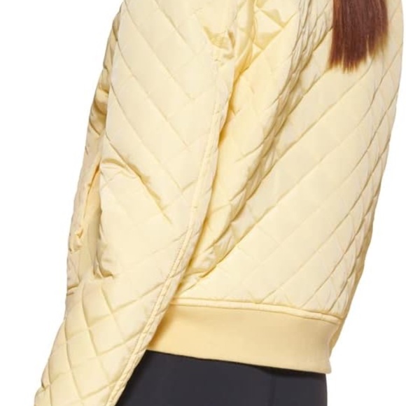 Brand New Levi's Women's Yellow Size Extra small Diamond Quilted Bomber Jacket - Picture 2 of 10
